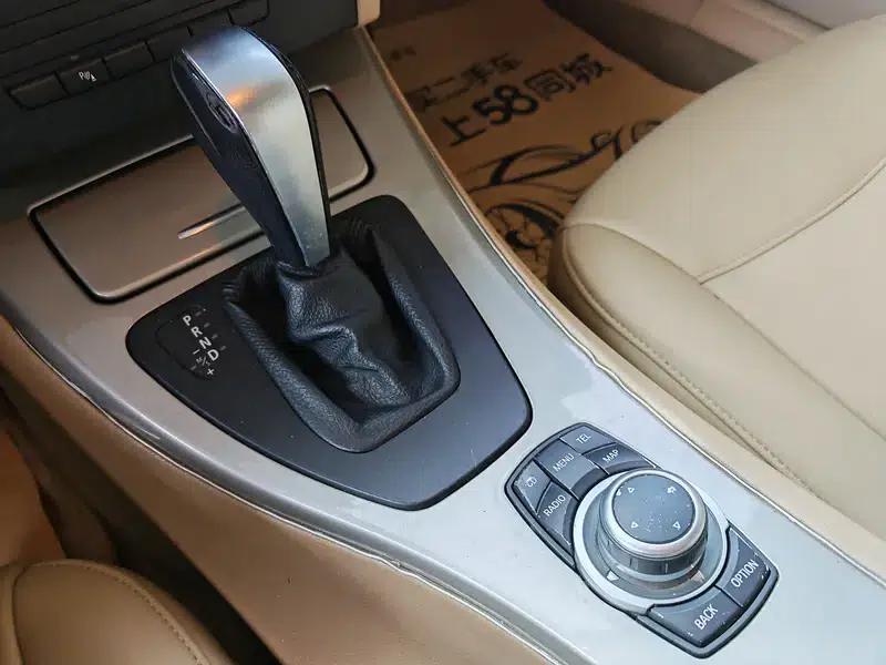 2011 BMW 3 Series 320i Luxury — миниатюра 21