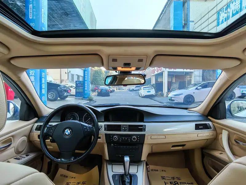 2011 BMW 3 Series 320i Luxury — миниатюра 23