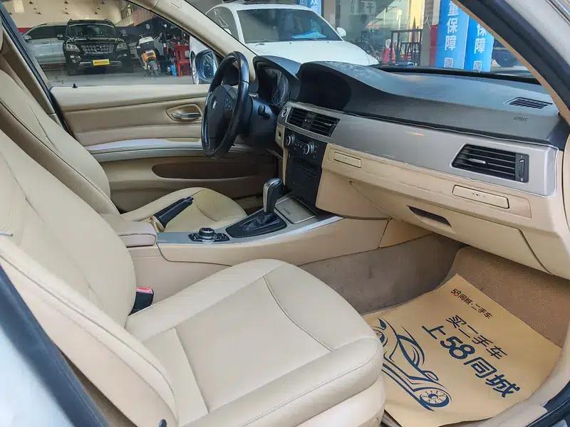 2011 BMW 3 Series 320i Luxury — миниатюра 24