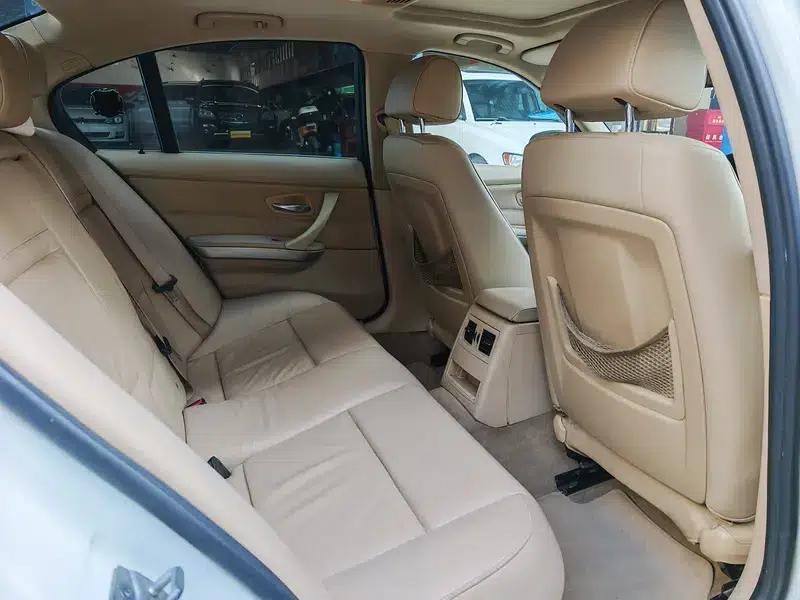 2011 BMW 3 Series 320i Luxury — миниатюра 27