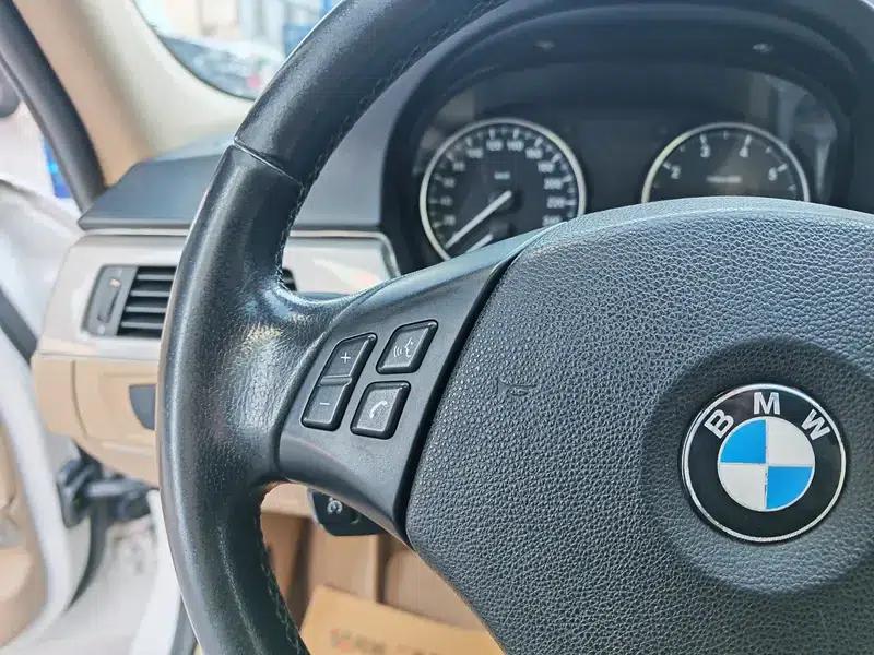 2011 BMW 3 Series 320i Luxury — миниатюра 28