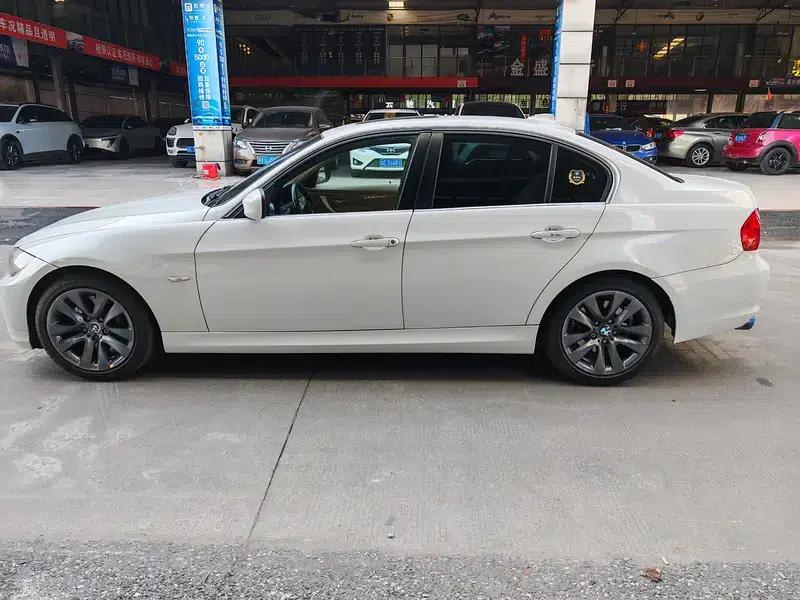 2011 BMW 3 Series 320i Luxury — миниатюра 4