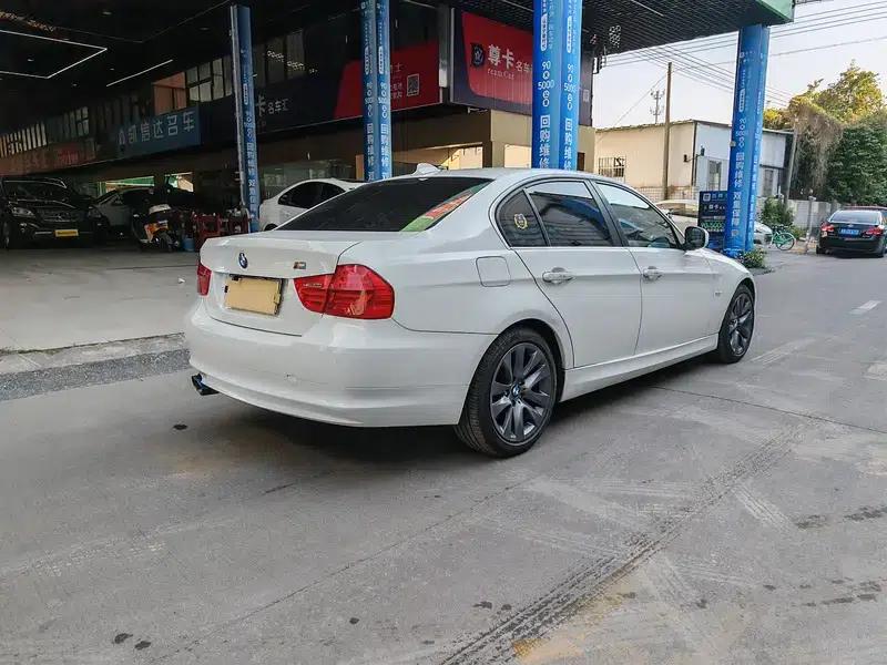 2011 BMW 3 Series 320i Luxury — миниатюра 7