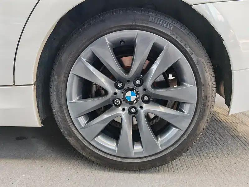 2011 BMW 3 Series 320i Luxury — миниатюра 9