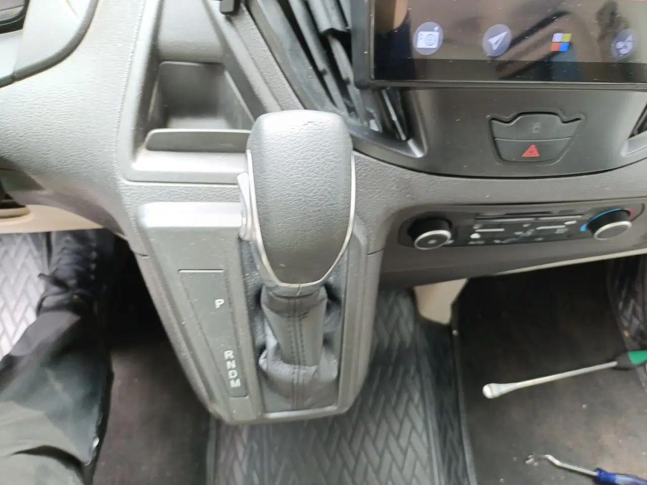 Ford Tourneo Custom 2017 2.0T Automatic Elite Edition — миниатюра 14