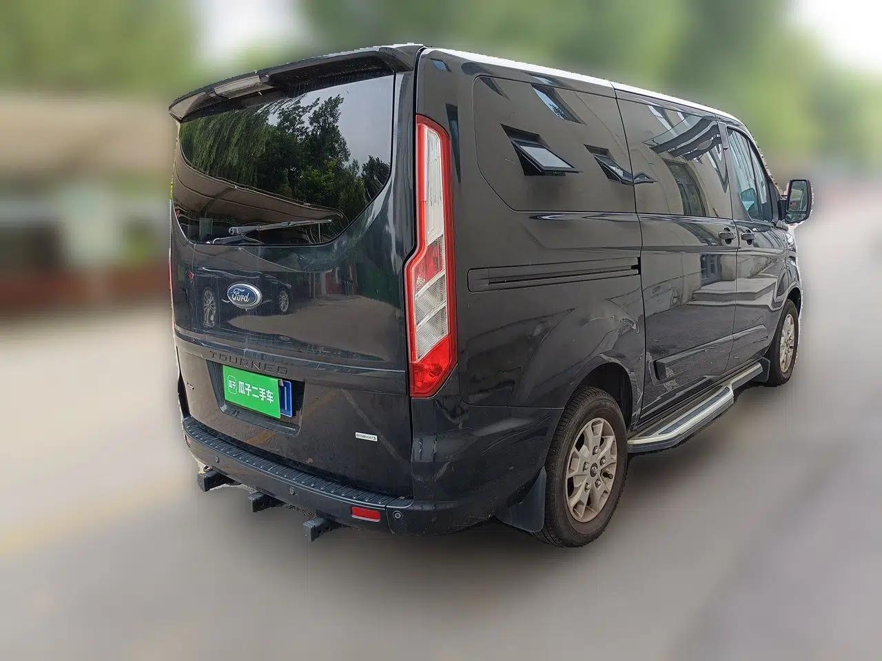 Ford Tourneo Custom 2017 2.0T Automatic Elite Edition — миниатюра 6