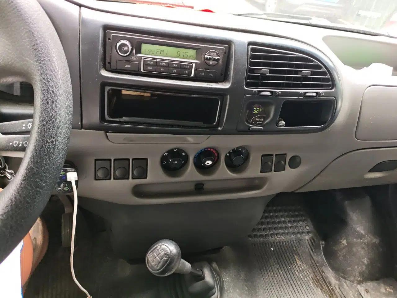 Ford Classic Transit 2013 2.8T Facelifted Diesel Van - Short Wheelbase Mid-Roof Model JX493ZLQ4 — миниатюра 13