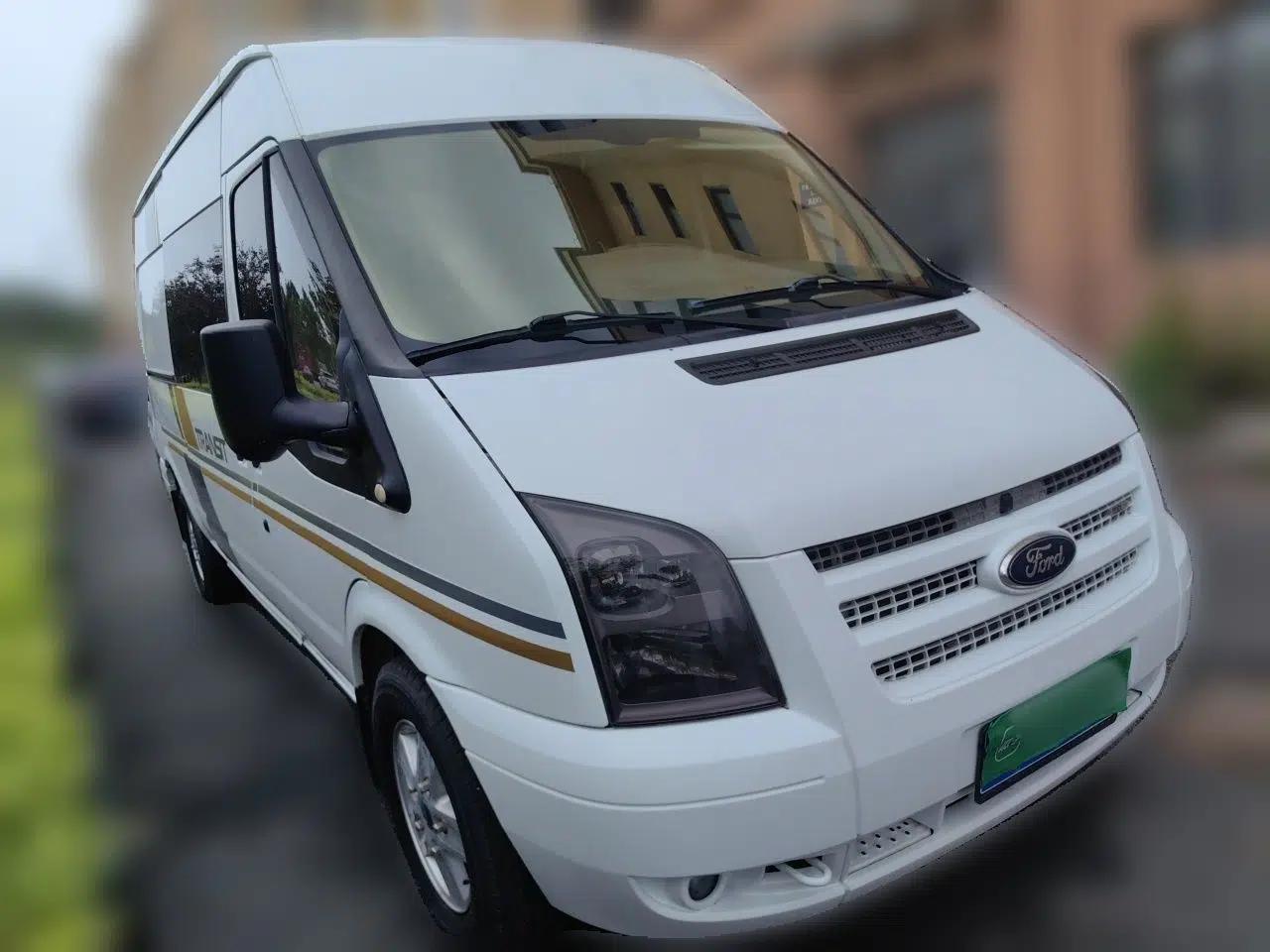 Ford Transit Custom New Transit, 5.8 meters long, 2.0 meters wide, 2.8 meters high, 2.4T manual diesel, 5 seats. — миниатюра 3