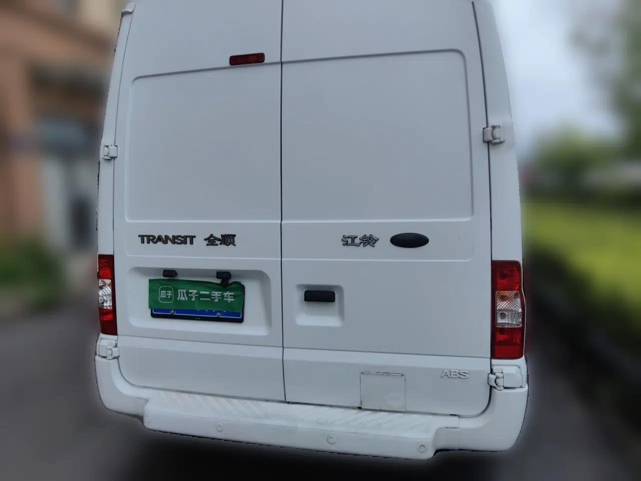 Ford Transit Custom New Transit, 5.8 meters long, 2.0 meters wide, 2.8 meters high, 2.4T manual diesel, 5 seats. — миниатюра 5