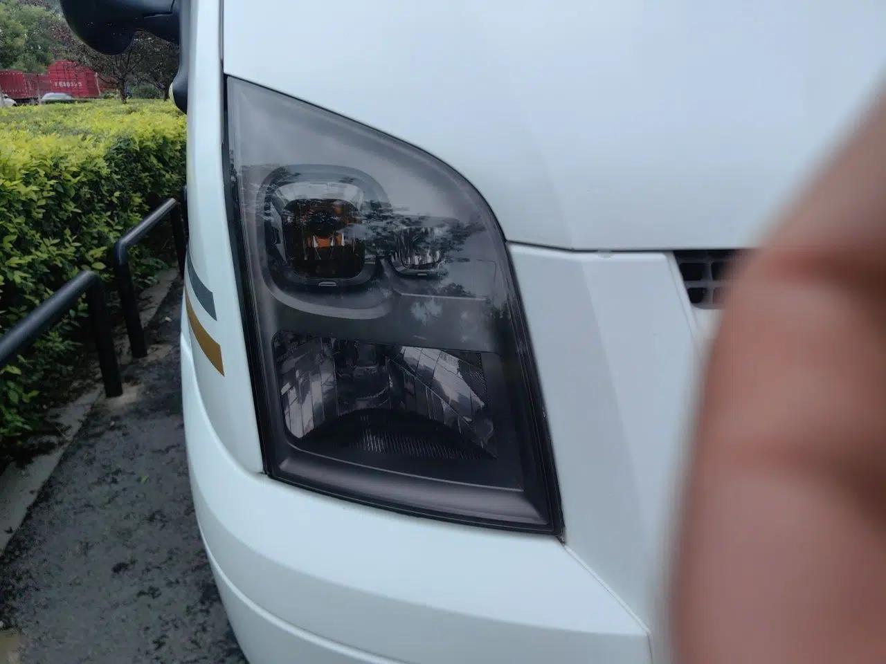 Ford Transit Custom New Transit, 5.8 meters long, 2.0 meters wide, 2.8 meters high, 2.4T manual diesel, 5 seats. — миниатюра 7