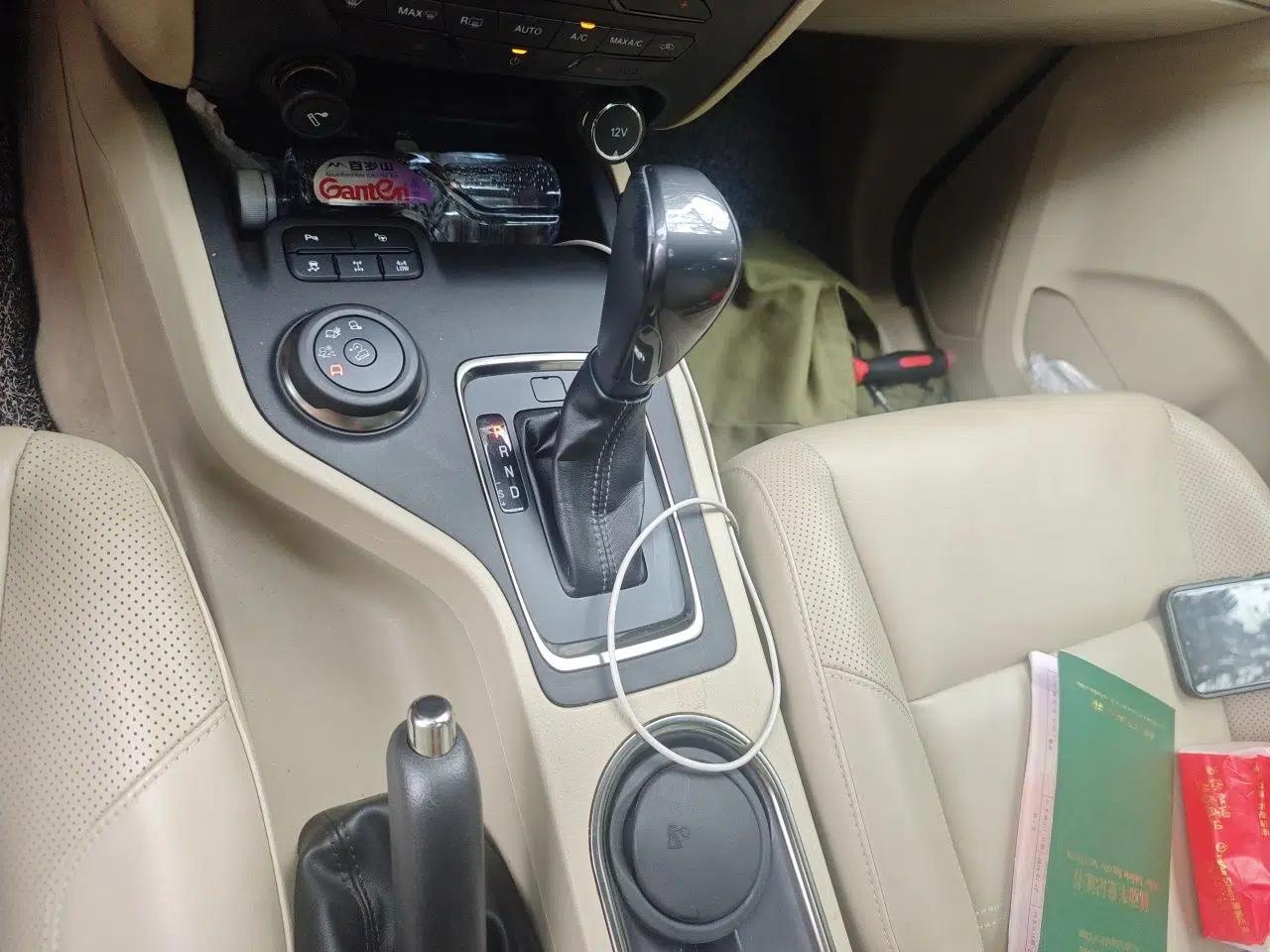 Ford Everest 2016 2.0T Gasoline Automatic 4x4 Flagship Edition — миниатюра 14