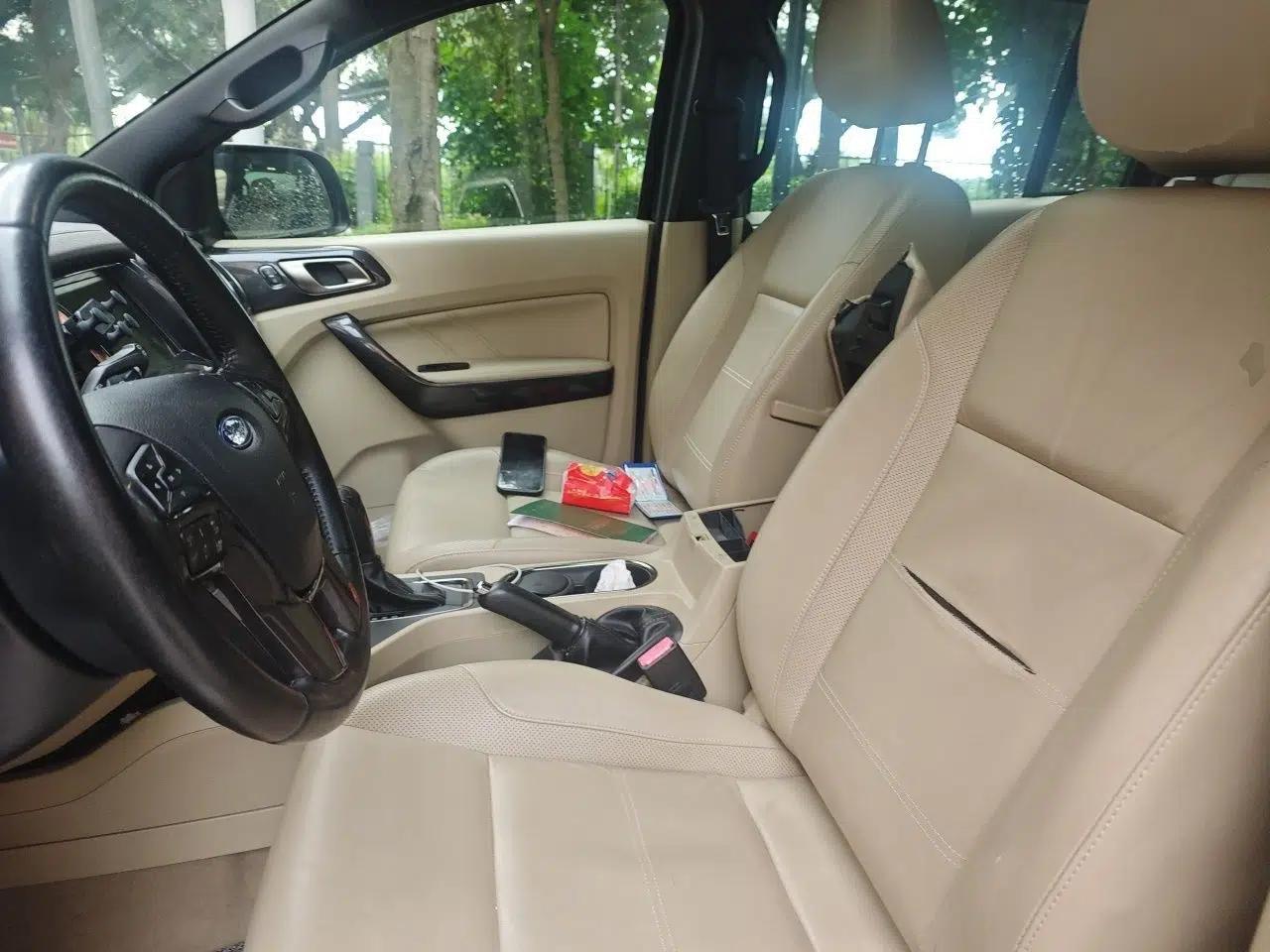 Ford Everest 2016 2.0T Gasoline Automatic 4x4 Flagship Edition — миниатюра 15