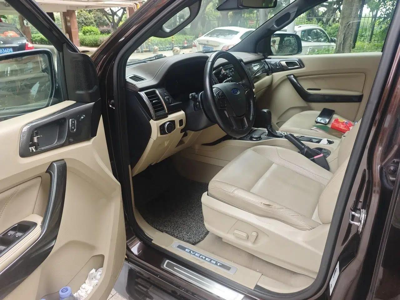 Ford Everest 2016 2.0T Gasoline Automatic 4x4 Flagship Edition — миниатюра 16