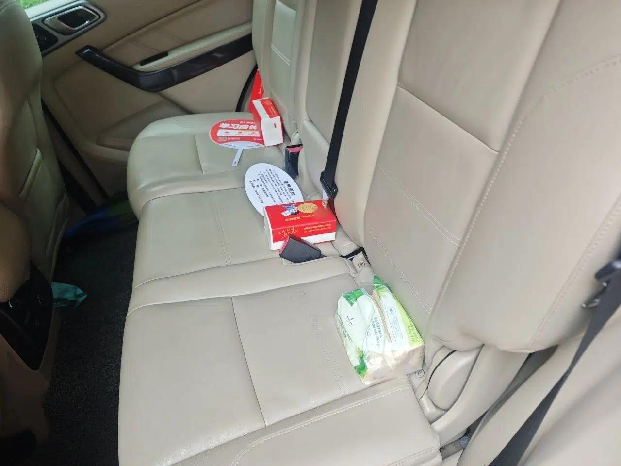 Ford Everest 2016 2.0T Gasoline Automatic 4x4 Flagship Edition — миниатюра 17