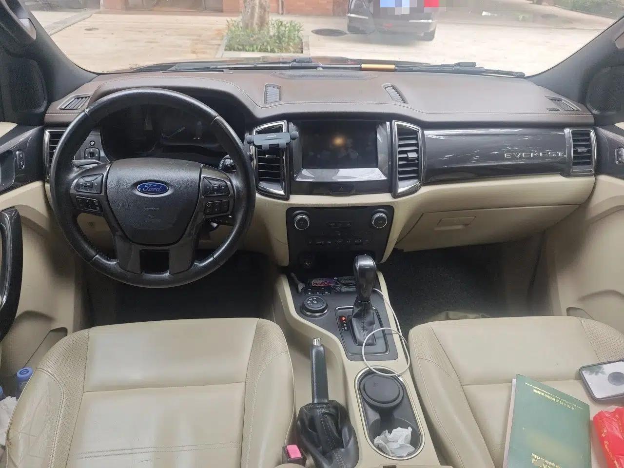 Ford Everest 2016 2.0T Gasoline Automatic 4x4 Flagship Edition — миниатюра 9