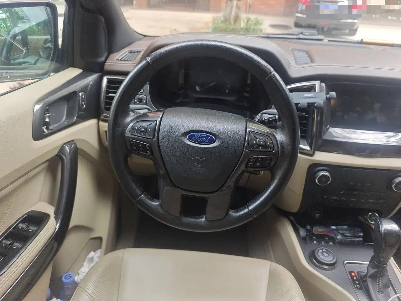 Ford Everest 2016 2.0T Gasoline Automatic 4x4 Flagship Edition — миниатюра 10