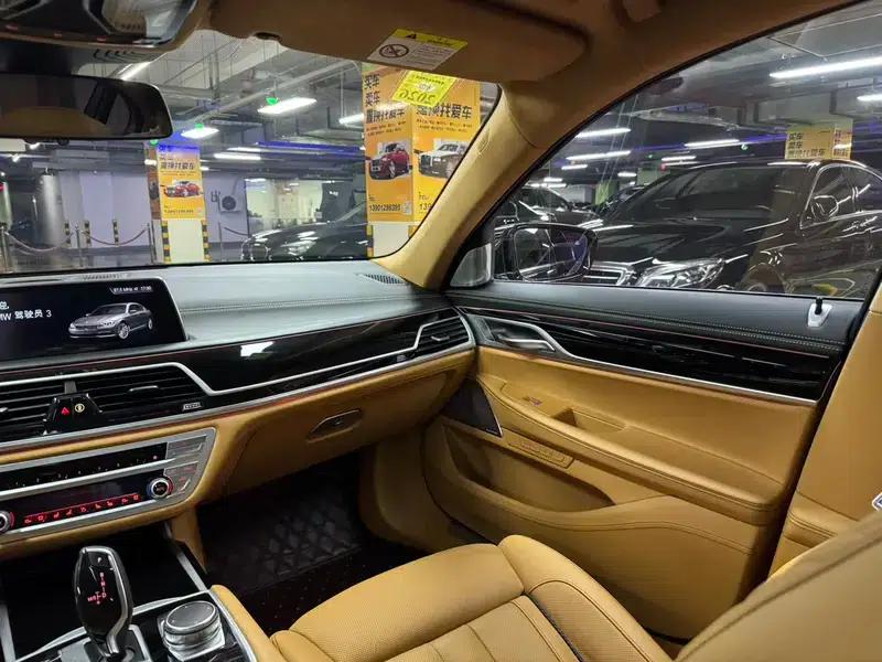2018 BMW 7 Series 740Li xDrive Luxury M Sport Package — миниатюра 23