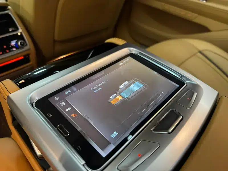 2018 BMW 7 Series 740Li xDrive Luxury M Sport Package — миниатюра 24