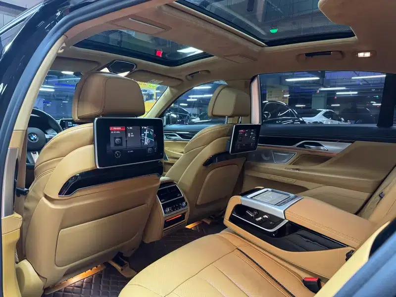 2018 BMW 7 Series 740Li xDrive Luxury M Sport Package — миниатюра 28