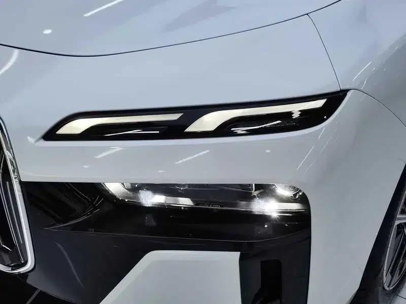 2023 BMW 7 Series 735Li Luxury Package — миниатюра 5