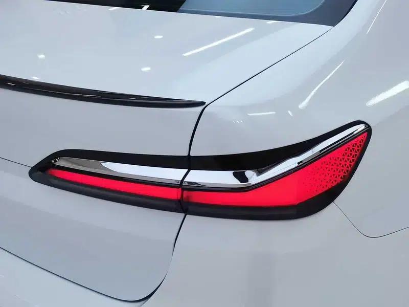 2023 BMW 7 Series 735Li Luxury Package — миниатюра 6