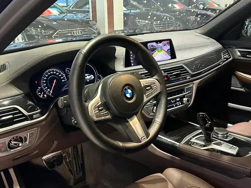 2018 BMW 7 Series 730Li Leading Edition M Sport Package — миниатюра 11