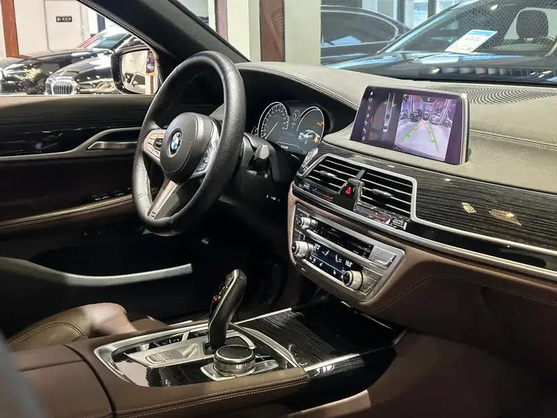 2018 BMW 7 Series 730Li Leading Edition M Sport Package — миниатюра 13