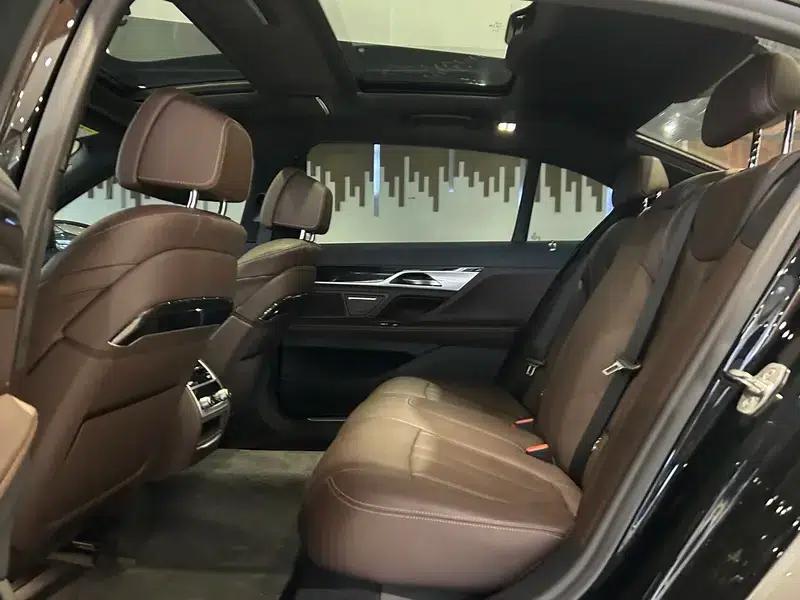 2018 BMW 7 Series 730Li Leading Edition M Sport Package — миниатюра 16