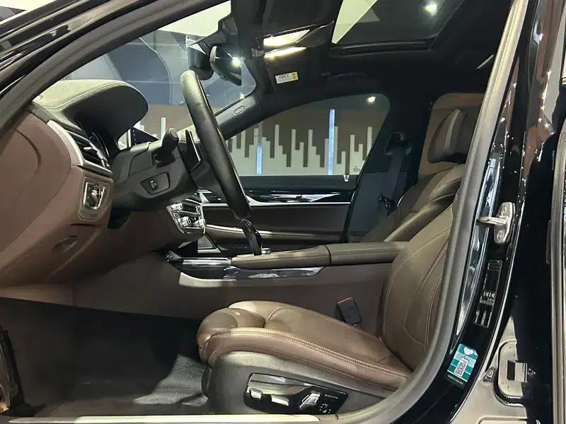 2018 BMW 7 Series 730Li Leading Edition M Sport Package — миниатюра 18