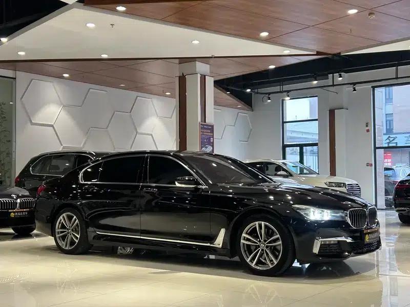 2018 BMW 7 Series 730Li Leading Edition M Sport Package — миниатюра 3