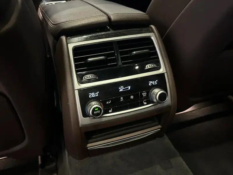 2018 BMW 7 Series 730Li Leading Edition M Sport Package — миниатюра 8