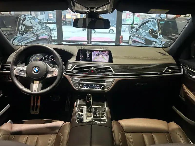 2018 BMW 7 Series 730Li Leading Edition M Sport Package — миниатюра 9