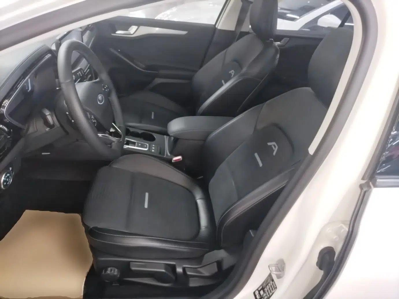 Ford Focus Active 2021 EcoBoost 180 Automatic Trendy Model — миниатюра 22