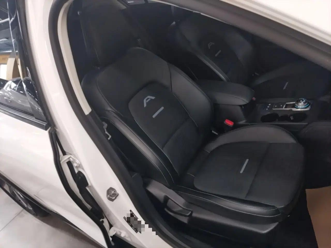 Ford Focus Active 2021 EcoBoost 180 Automatic Trendy Model — миниатюра 24