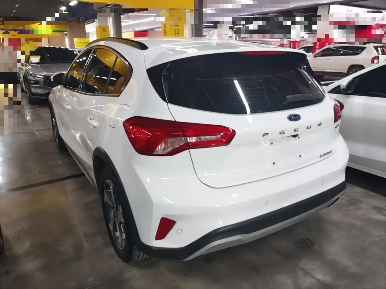 Ford Focus Active 2021 EcoBoost 180 Automatic Trendy Model — миниатюра 4