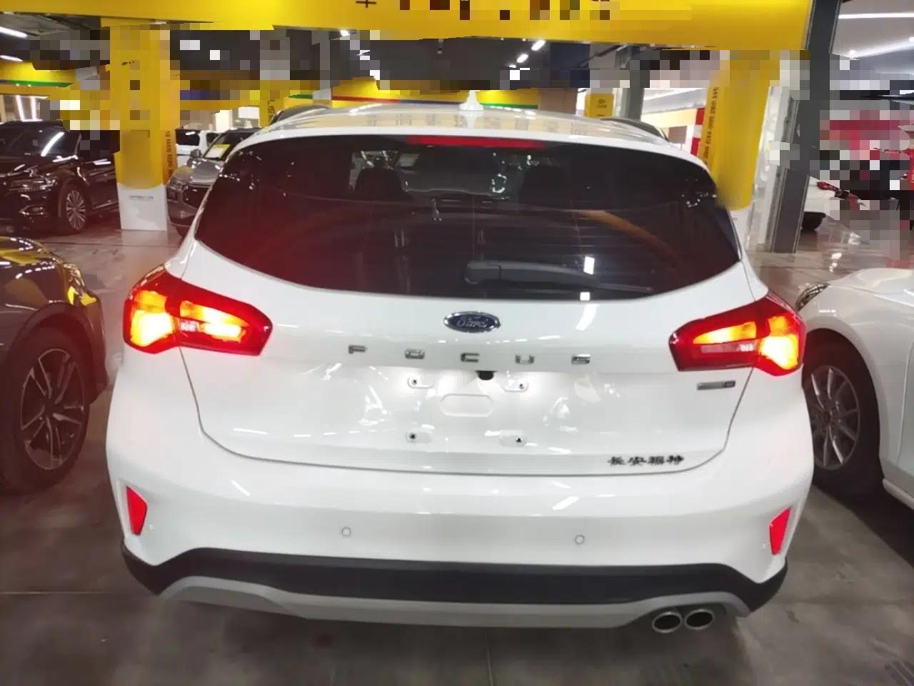 Ford Focus Active 2021 EcoBoost 180 Automatic Trendy Model — миниатюра 5