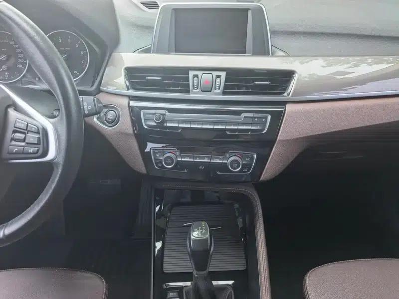 BMW X1 2018 sDrive18Li Premium — миниатюра 8