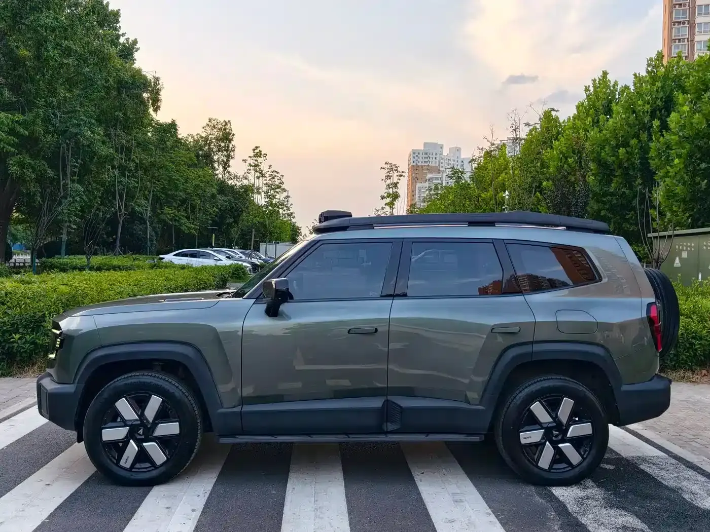 Dark Blue G318 2024 Model, 4WD Air Suspension Version — миниатюра 5