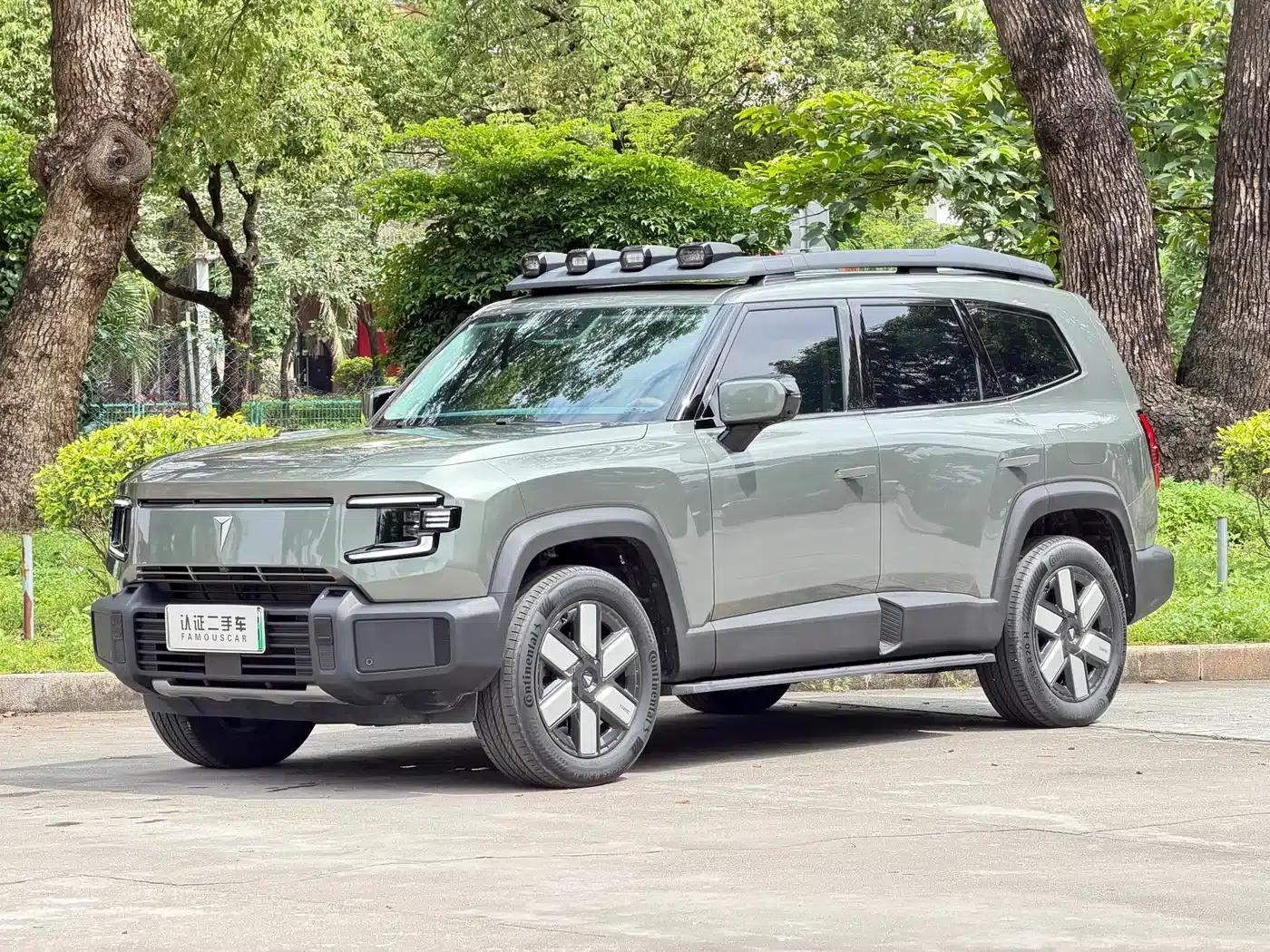 Dark Blue G318 2024 Model, 4WD Air Suspension Version — миниатюра 1