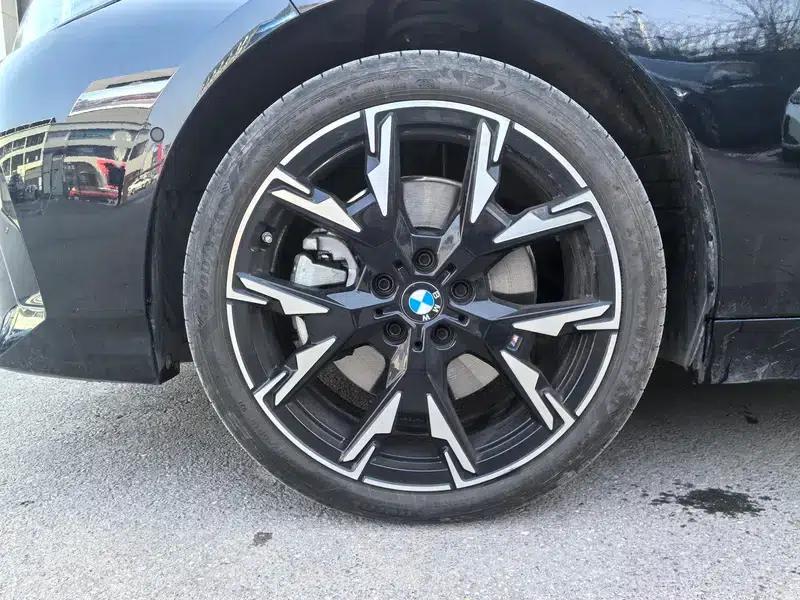 2025 BMW 2 Series 225L M Sport Shadow Edition — миниатюра 9