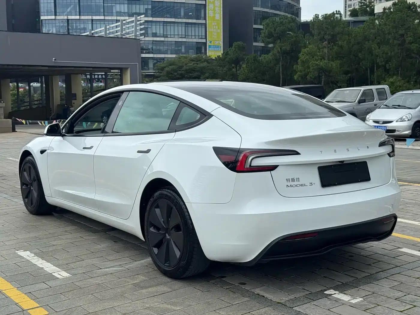 Model 3 2025 Facelift Long Range Rear-Wheel Drive — миниатюра 13