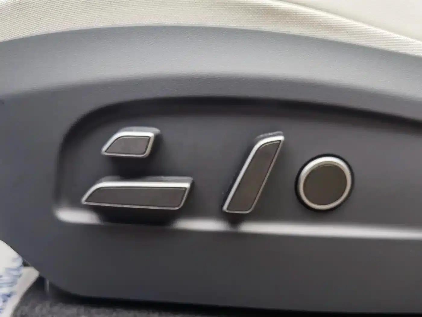 Model Y L 2025 Long Range All-Wheel Drive — миниатюра 15