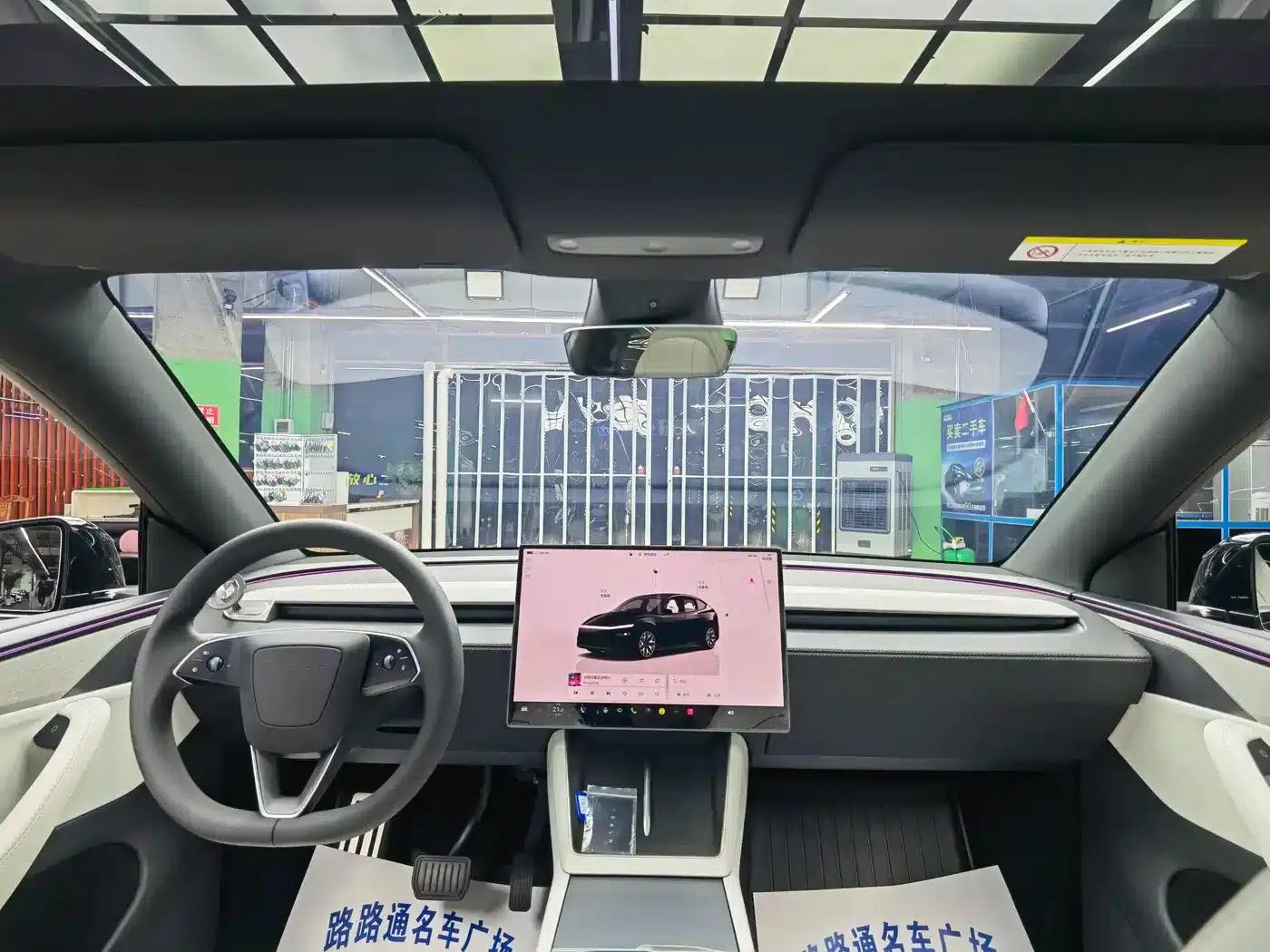 Model Y L 2025 Long Range All-Wheel Drive — миниатюра 7