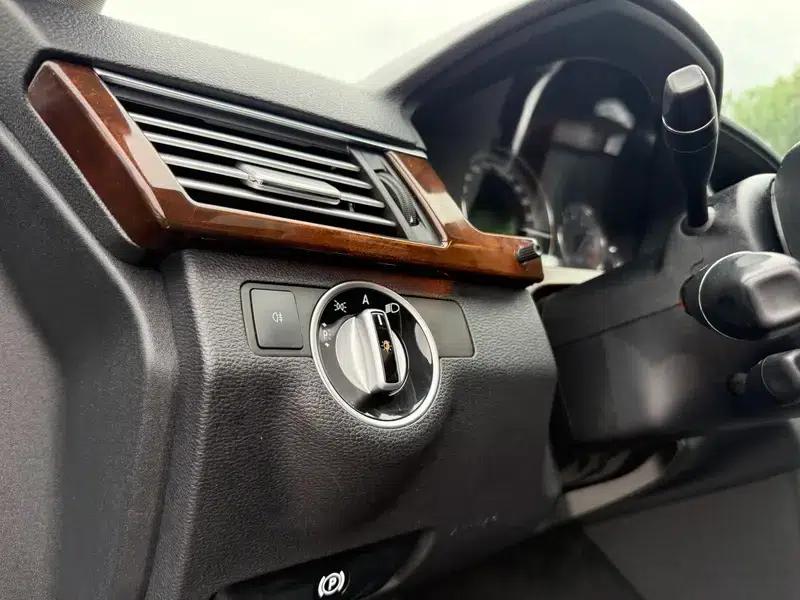 2012 Mercedes-Benz E-Class E 200 L CGI Elegance — миниатюра 16