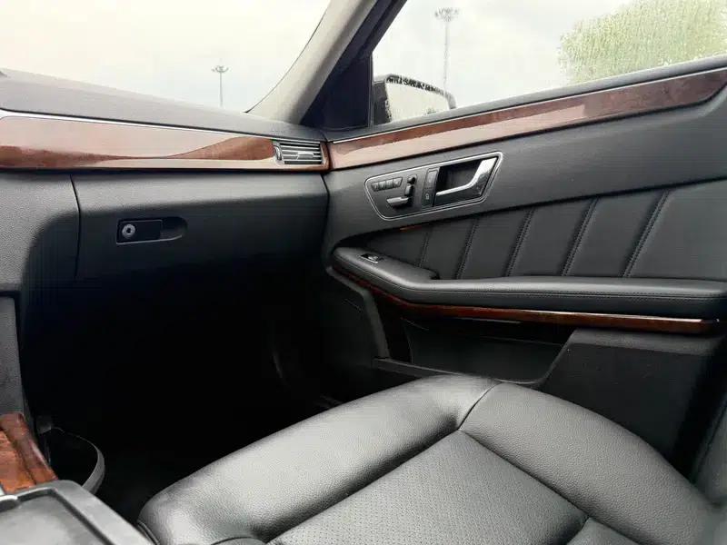 2012 Mercedes-Benz E-Class E 200 L CGI Elegance — миниатюра 9