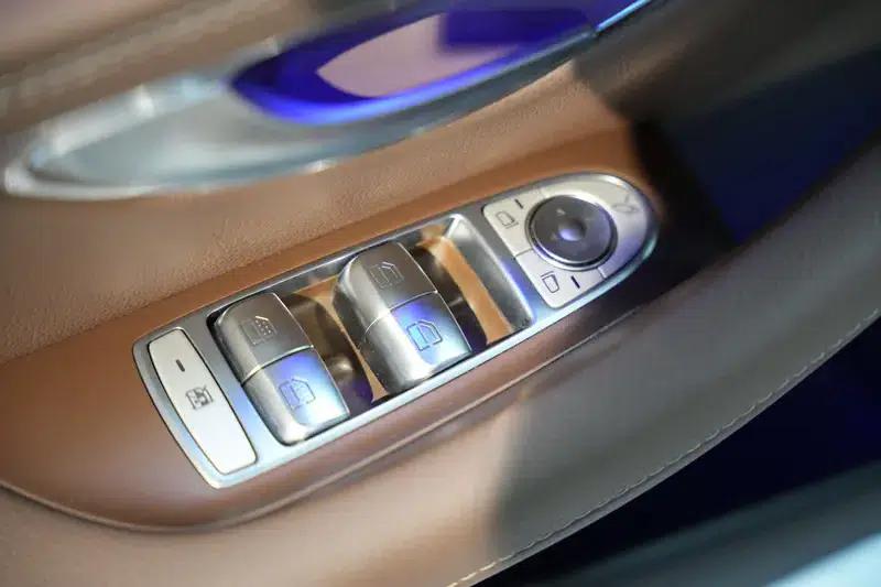 Mercedes-Benz E-Class 2021 Facelift E 300 L Premium Sport Sedan — миниатюра 27