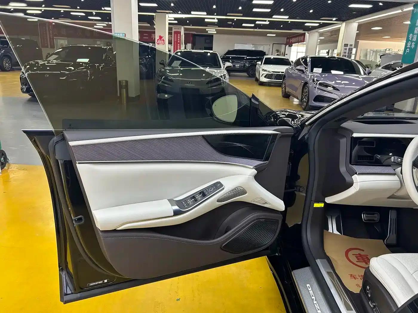 Denza Z9 2024 Model 1100km AWD Max Edition — миниатюра 6