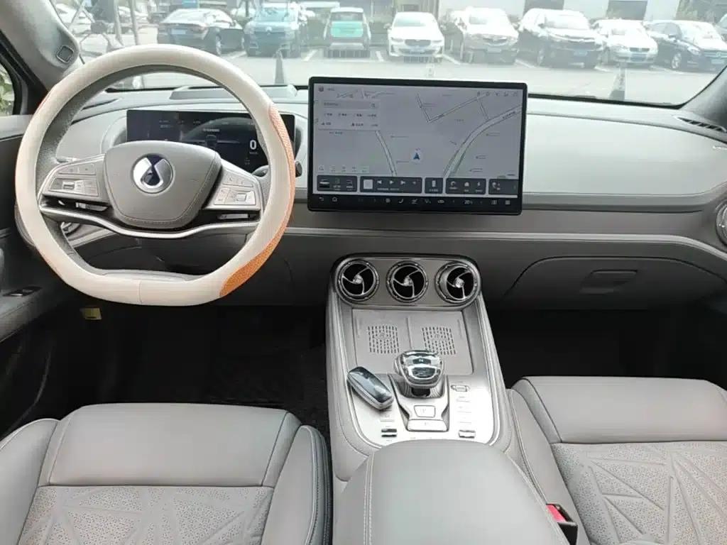Denza N8 2023 All-Wheel Drive Super Hybrid Flagship Seven-Seat Edition — миниатюра 13