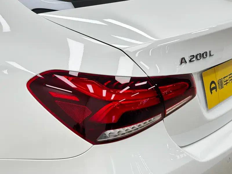 Mercedes-Benz A-Class 2021 A 200 L Sport Sedan Fashion Edition — миниатюра 13