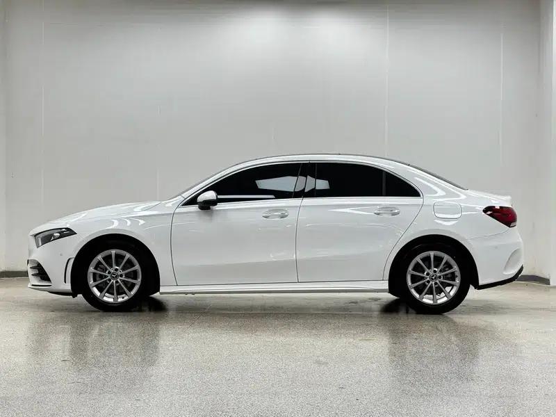 Mercedes-Benz A-Class 2021 A 200 L Sport Sedan Fashion Edition — миниатюра 4
